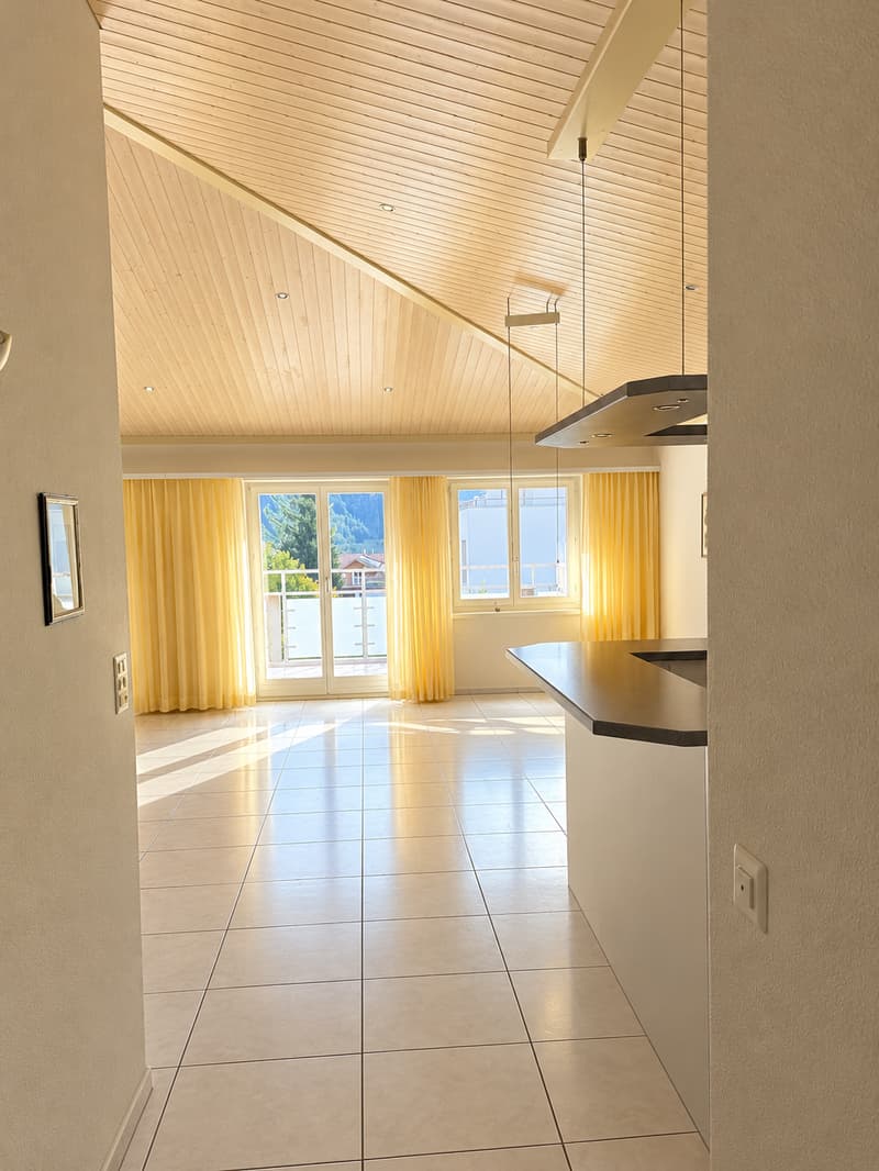 Charmante 5.5-Zimmer-Dachwohnung mit Bergpanorama in Schattdorf (12)
