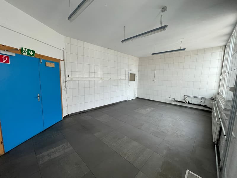 Commercial center Wöschnau: Storage room for rent (8)
