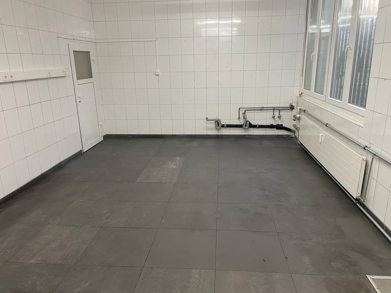 Commercial center Wöschnau: Storage room for rent (2)