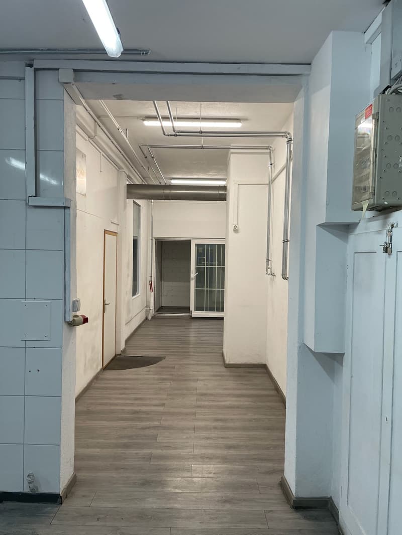 Commercial center Wöschnau: Storage room for rent (12)