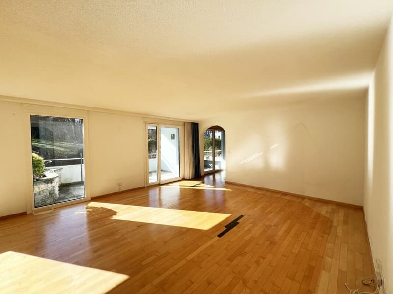 Ampio appartamento in proprietà in una posizione molto richiesta con vista sul verde (2)