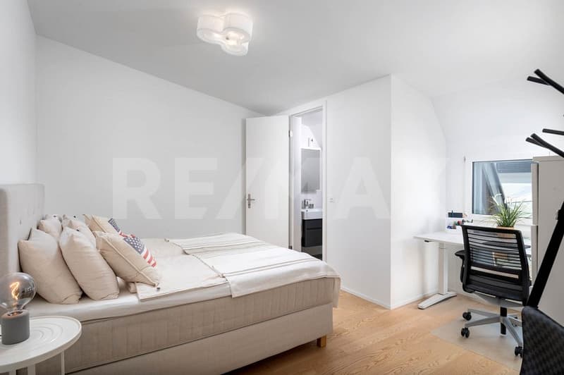 Appartement attique exclusif de 3,5 pièces avec grande terrasse et vue imprenable sur les montagnes (4)