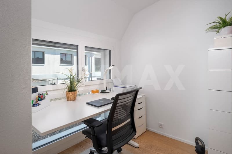 Exclusive 3.5-room attic apartment with large terrace and breathtaking mountain views (3)