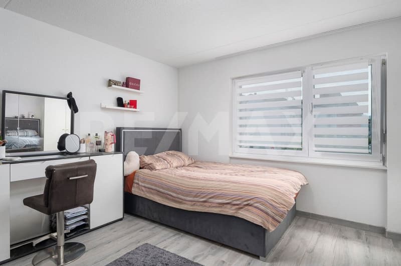 4.5-room apartment with sunny balcony and high-quality furnishings in Buttikon SZ for sale! (13)