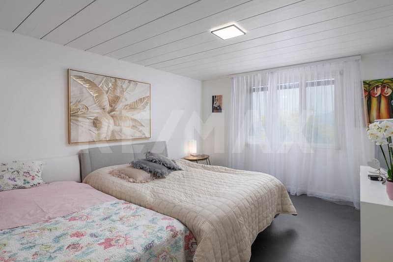Gelegenheit - Moderne 6.5-Zimmer-Doppelhaushälfte in Galgenen zu kaufen (12)