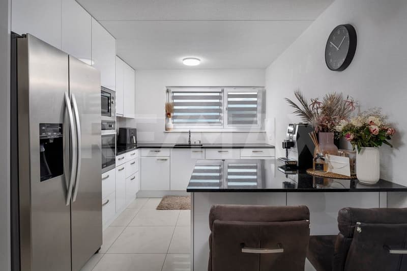 Appartamento 4.5 locali con balcone soleggiato e arredamento di alta qualità a Buttikon SZ in vendita! (10)