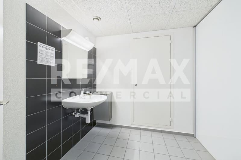 Espace commercial attractif avec de nombreuses utilisations ! Bureau, stockage, production etc.! (11)