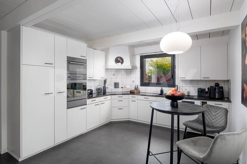 Gelegenheit - Moderne 6.5-Zimmer-Doppelhaushälfte in Galgenen zu kaufen (5)