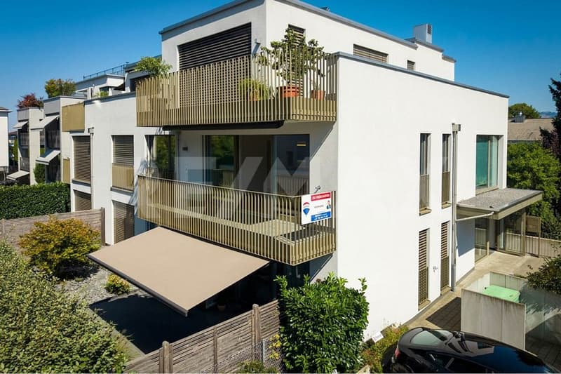 2.5-Zimmerwohnung mit hochwertigem Ausbau und sonnigem Balkon in Lachen SZ zu kaufen! (1)