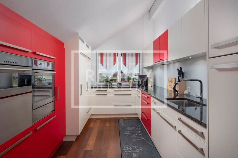Edle 5.5-Zimmer-Dachwohnung mit 3 Balkonen und atemberaubendem Mythenblick in Einsiedeln zu kaufen! (6)