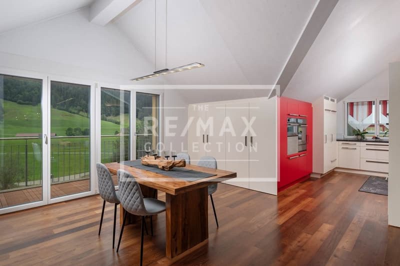 Edle 5.5-Zimmer-Dachwohnung mit 3 Balkonen und atemberaubendem Mythenblick in Einsiedeln zu kaufen! (7)