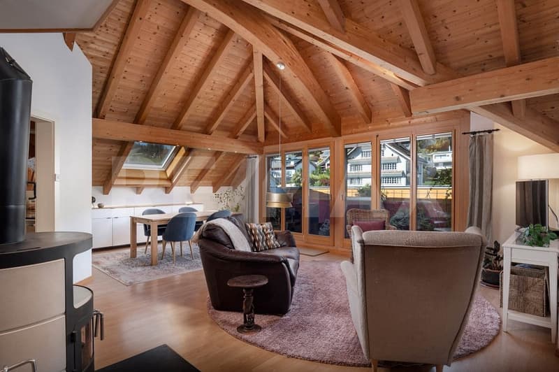 Besonderes Wohngefühl mitten in Tuggen! Grosse 3.5-Zimmer-Dachwohnung mit Galerie zu kaufen (3)