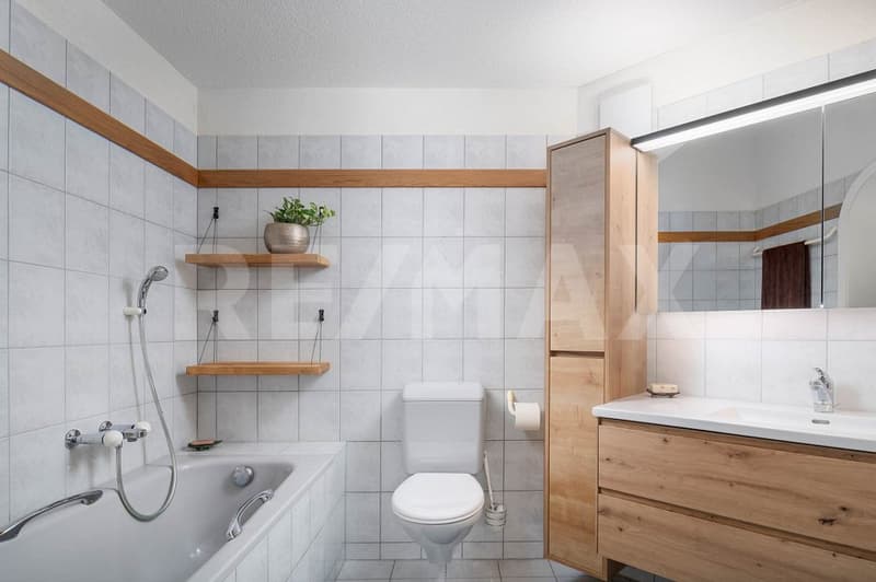 Besonderes Wohngefühl mitten in Tuggen! Grosse 3.5-Zimmer-Dachwohnung mit Galerie zu kaufen (12)