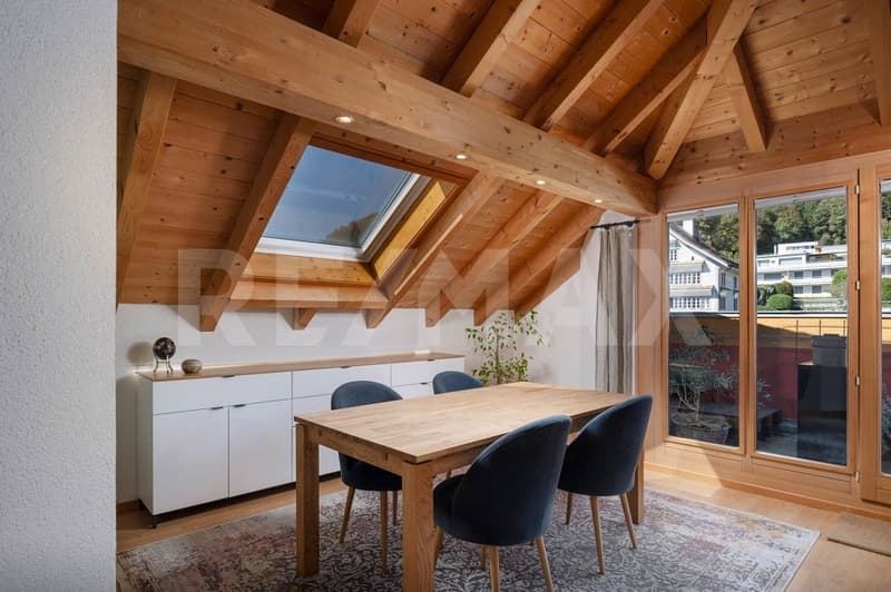 Besonderes Wohngefühl mitten in Tuggen! Grosse 3.5-Zimmer-Dachwohnung mit Galerie zu kaufen (5)