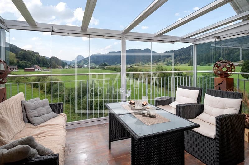 Edle 5.5-Zimmer-Dachwohnung mit 3 Balkonen und atemberaubendem Mythenblick in Einsiedeln zu kaufen! (3)