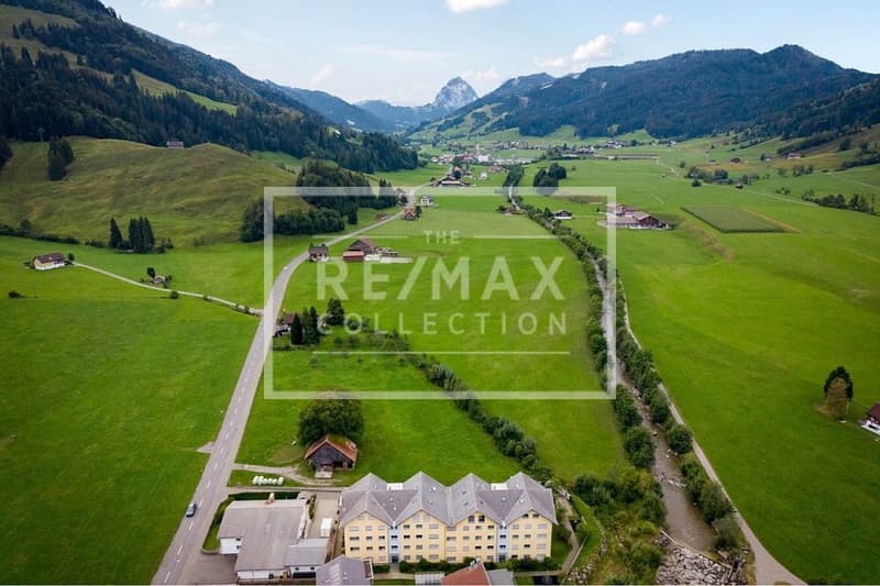 Edle 5.5-Zimmer-Dachwohnung mit 3 Balkonen und atemberaubendem Mythenblick in Einsiedeln zu kaufen! (4)