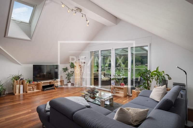 Edle 5.5-Zimmer-Dachwohnung mit 3 Balkonen und atemberaubendem Mythenblick in Einsiedeln zu kaufen! (9)