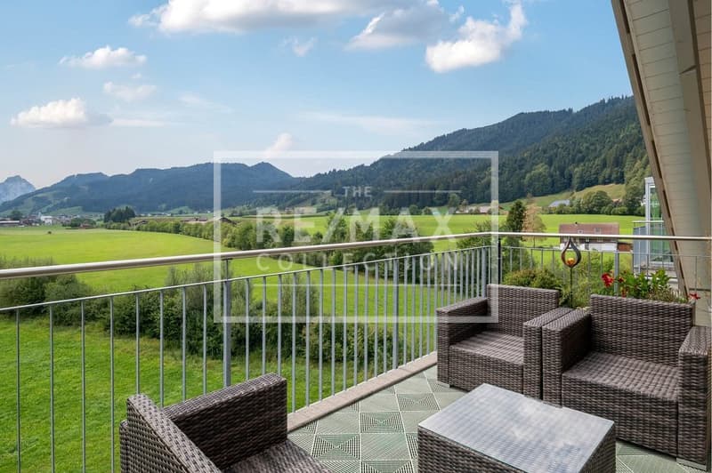 Edle 5.5-Zimmer-Dachwohnung mit 3 Balkonen und atemberaubendem Mythenblick in Einsiedeln zu kaufen! (11)