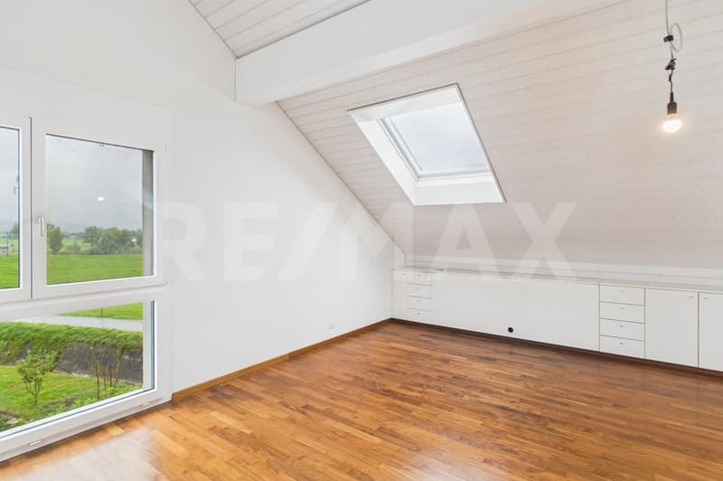 Grosszügige 5.5-Zimmer-Doppelhaushälfte mit Outdoor-Küche in Reichenburg SZ zu mieten! (9)