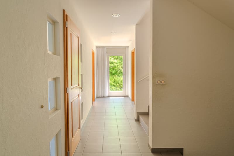 Spacieuse maison unifamiliale de 8 pièces dans un quartier calme à Edlibach/Menzingen (12)