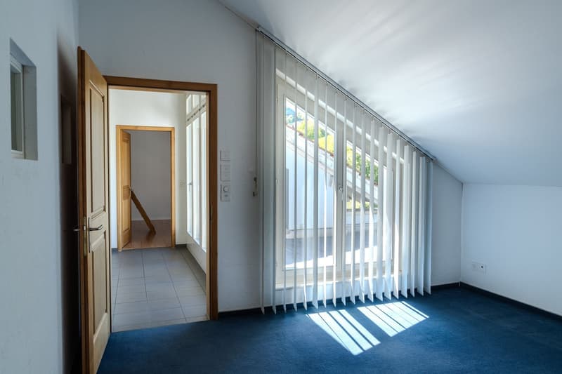 Spacieuse maison unifamiliale de 8 pièces dans un quartier calme à Edlibach/Menzingen (22)