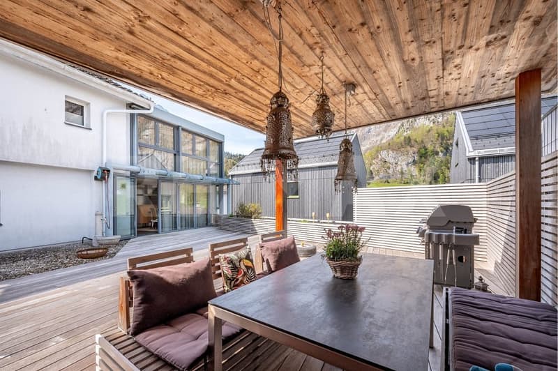 Well-maintained residential house with spacious terrace (8)