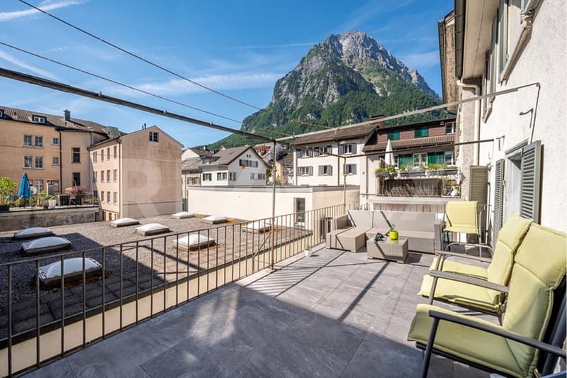 Apartment building in central location in Glarus (5)