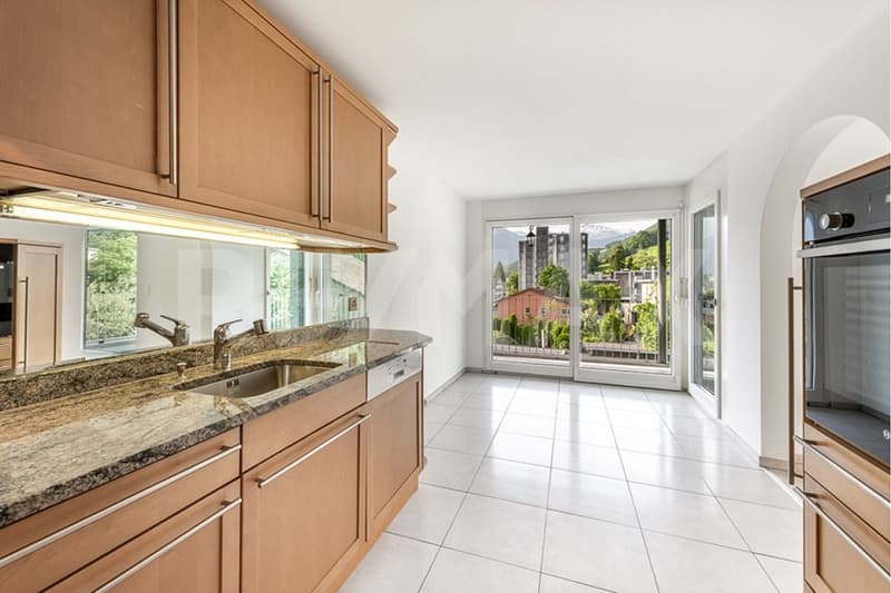 Appartement lumineux 4½-pièces avec jardin d'hiver et balcon (5)
