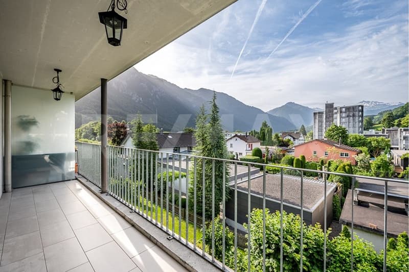 Appartement lumineux 4½-pièces avec jardin d'hiver et balcon (1)