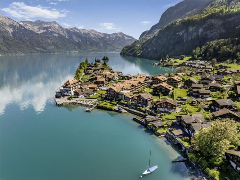 LAKESIDE LIVING 4,5 room garden apartment in Iseltwald (4)
