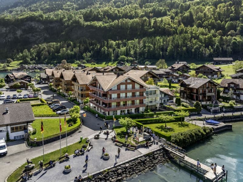 LAKESIDE LIVING 4,5 room garden apartment in Iseltwald (2)