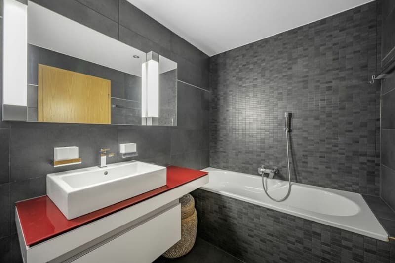 LAKESIDE LIVING 4,5 room garden apartment in Iseltwald (13)