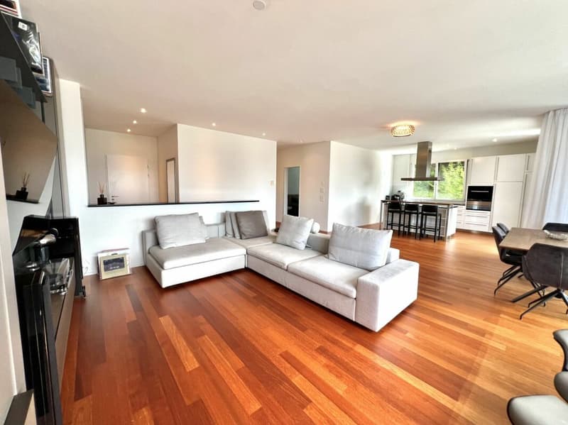 Elegance: Exklusive möblierte 3,5-Zimmer-Wohnung mit Rigi und Seeblick (3)