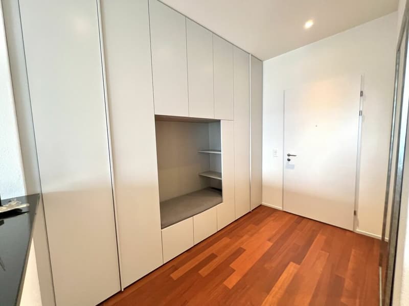 Elegance: Exklusive möblierte 3,5-Zimmer-Wohnung mit Rigi und Seeblick (7)