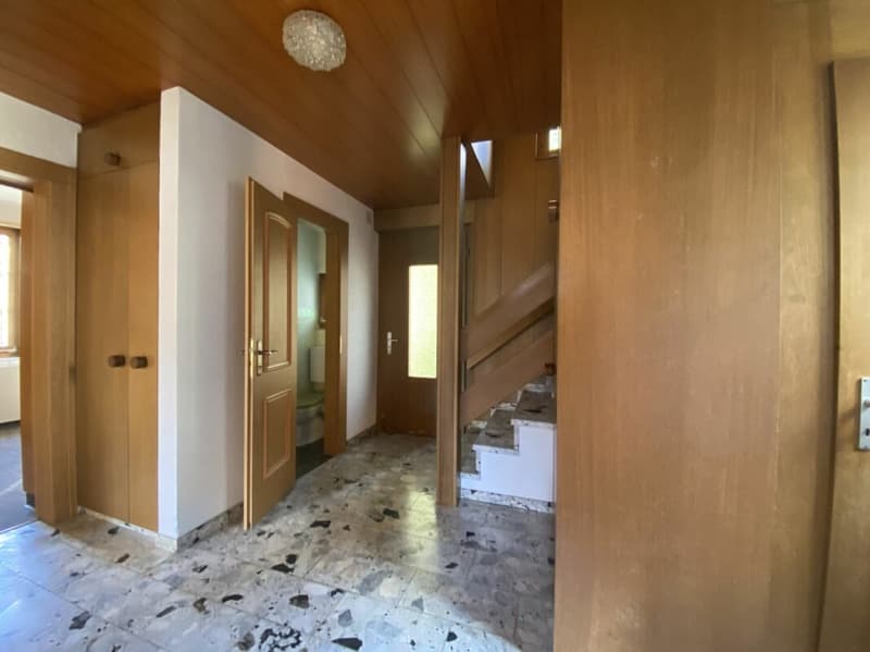 Casa unifamiliare con aree di seduta, balcone, garage (8)