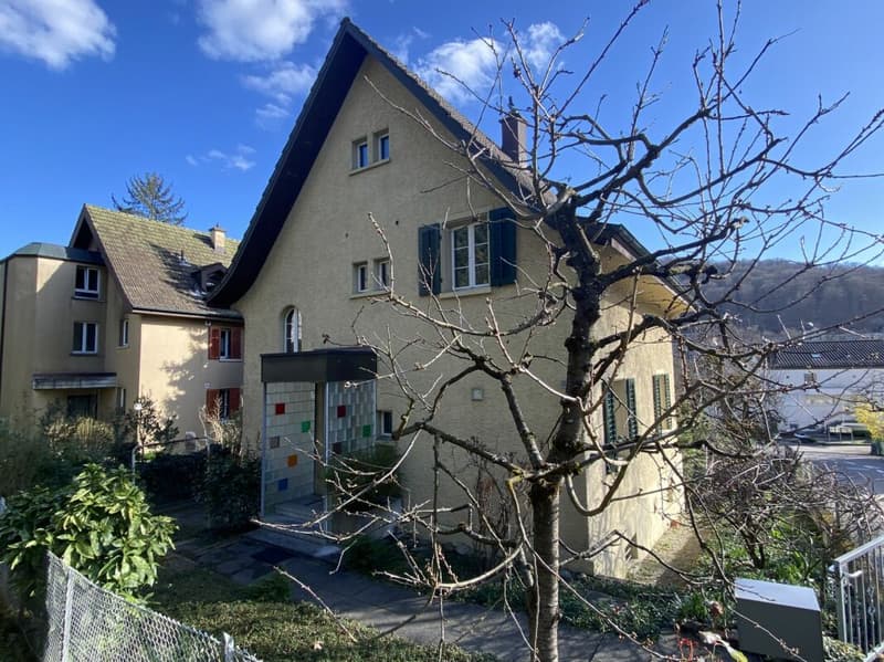 Casa unifamiliare con aree di seduta, balcone, garage (3)