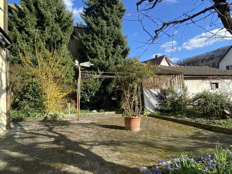 Casa unifamiliare con aree di seduta, balcone, garage (5)