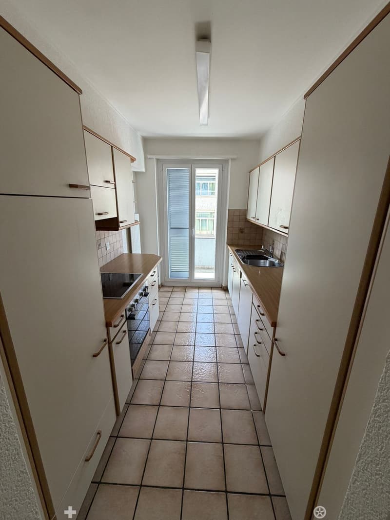 Frisch renovierte 2.5 Zimmer Wohnung an Top Lage in Biel (7)