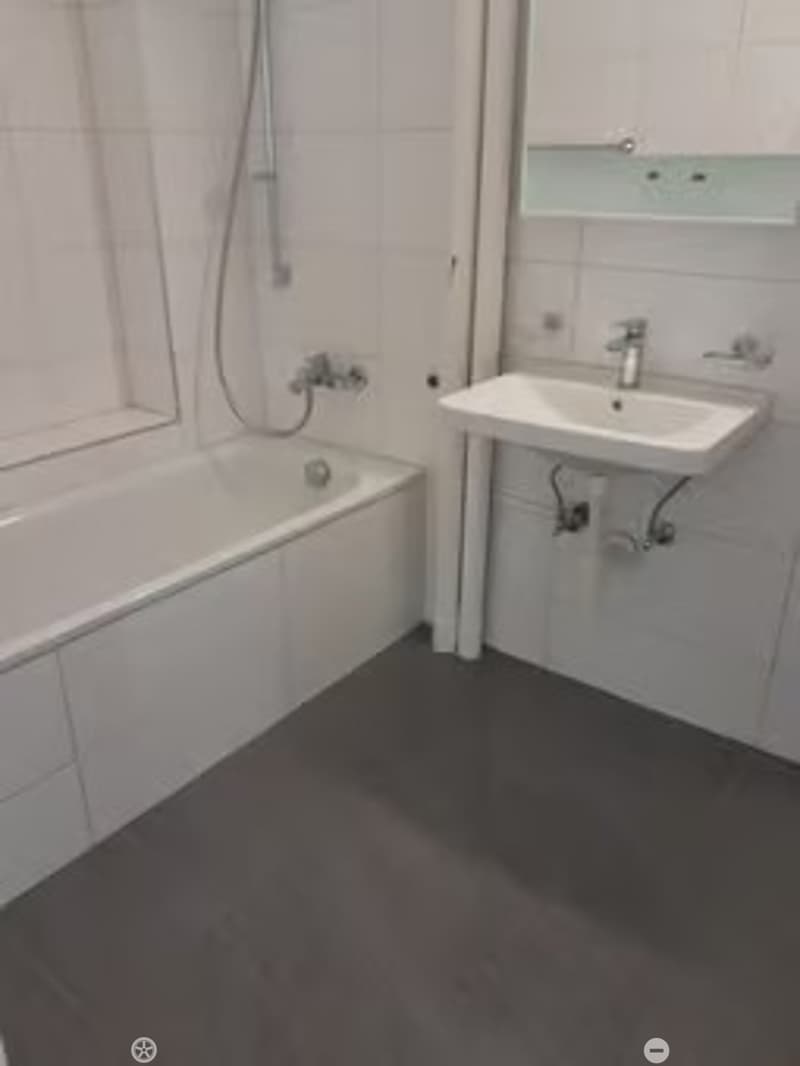 Helle und gemütliche 2.5-Zimmerwohnung an zentraler Lage (7)