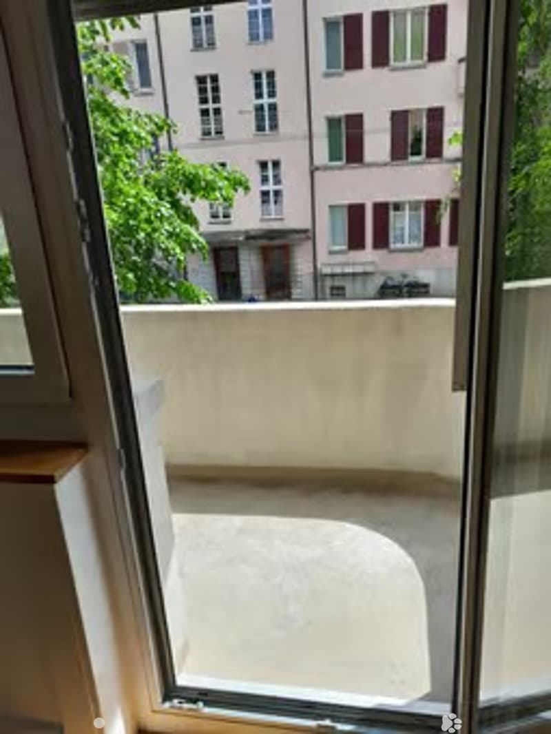 Helle und gemütliche 2.5-Zimmerwohnung an zentraler Lage (3)