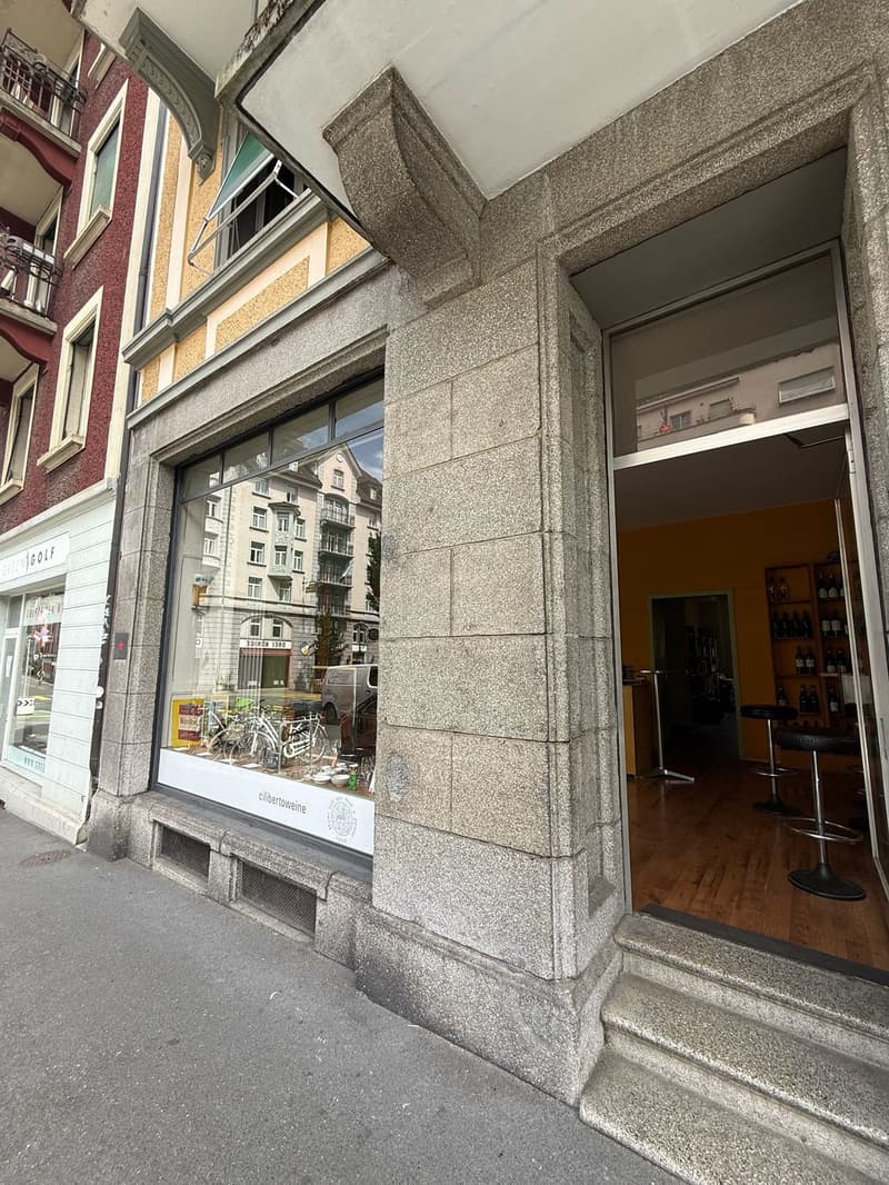 Ladenlokal mit Schaufenster im Erdgeschoss zu vermieten (1)