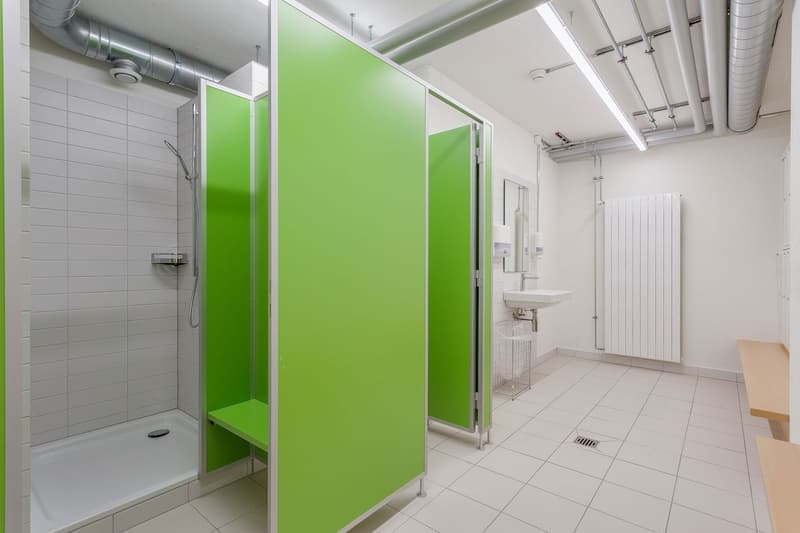 shower cubicle, sinks, benches, green dividers