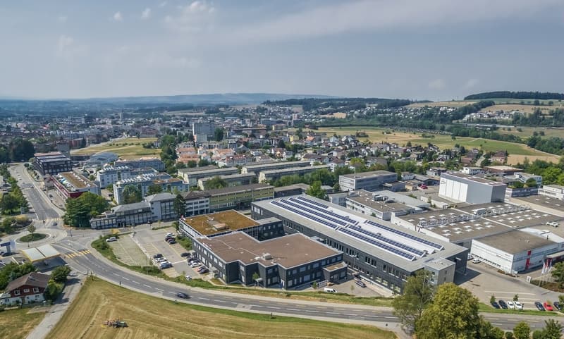 Lagerfläche nahe Autobahnanschluss (1)