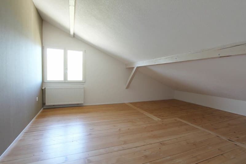 Chalet Sonnenbühl: Attraktives Zweifamilienhaus mit freier Bergsicht und dem See als Kulisse (14)