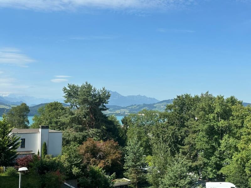Ruhig wohnen, zentral verbunden - Charmante 3.5-Zimmer-Wohnung am Zugerberg (2)