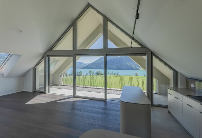 Exklusive 3.5 Zi-Dachwohnung mit traumhafter Panoramasicht auf den Ägerisee (3)