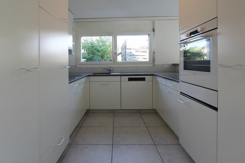 ZENTRAL & SEENAH: Attraktive 3.5 Zimmer-Wohnung mit Balkon und Sitzplatz (2)
