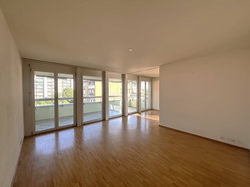 Helle und grosszügige 3.5-Zimmer-Wohnung in Lachen (1)