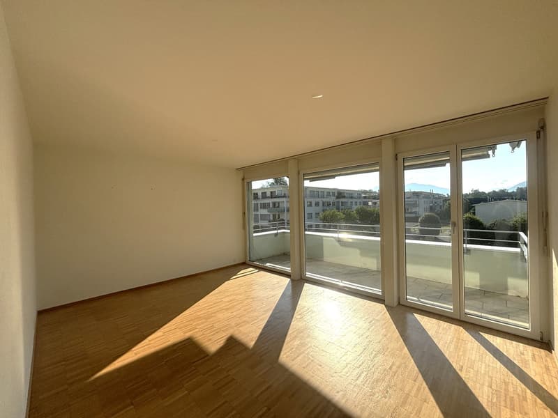 Helle und grosszügige 3.5-Zimmer-Wohnung in Lachen (9)