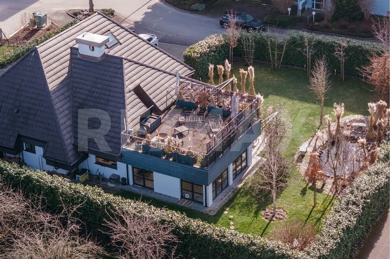 Luce, spazio, generosità: casa a famiglia caratteristica con esigenze moderne (2)